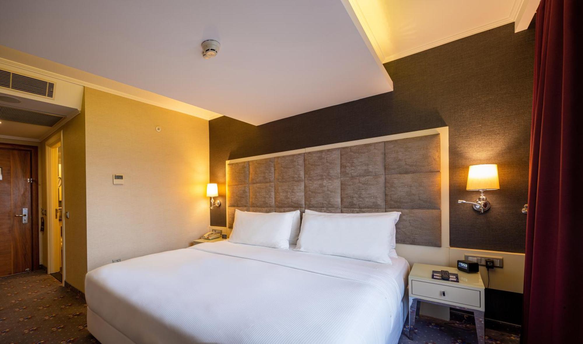 Doubletree By Hilton Izmir - Alsancak Esmirna Exterior foto