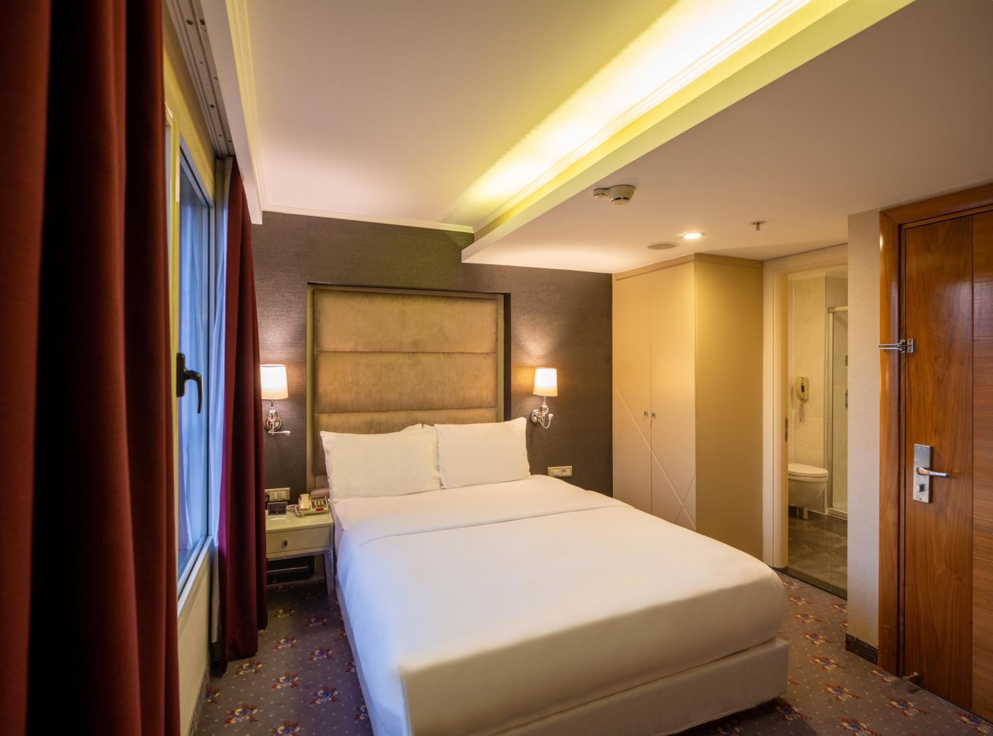 Doubletree By Hilton Izmir - Alsancak Esmirna Exterior foto