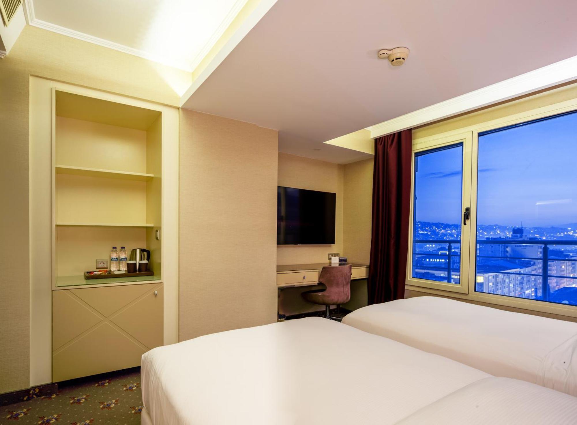 Doubletree By Hilton Izmir - Alsancak Esmirna Exterior foto