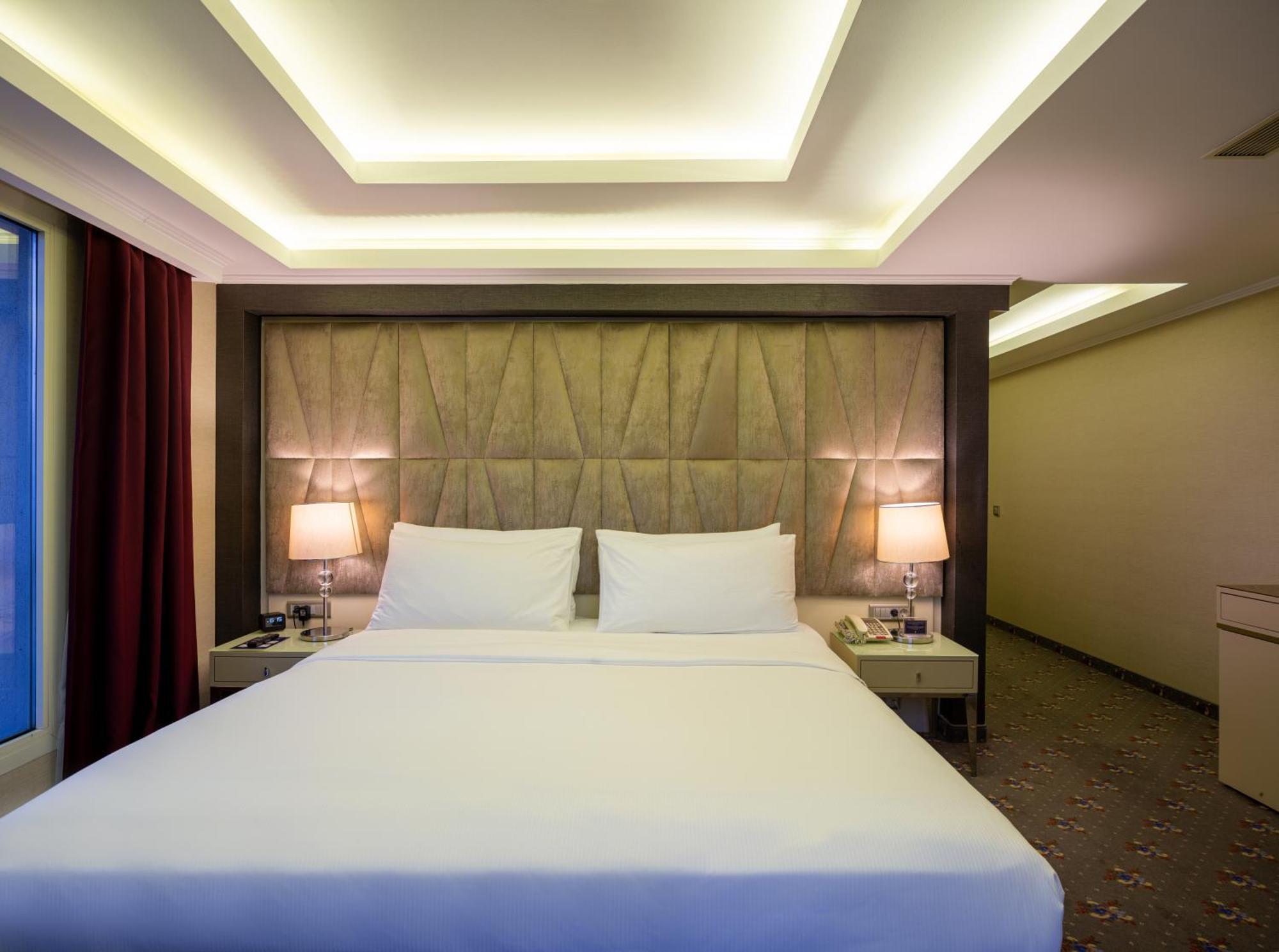 Doubletree By Hilton Izmir - Alsancak Esmirna Exterior foto