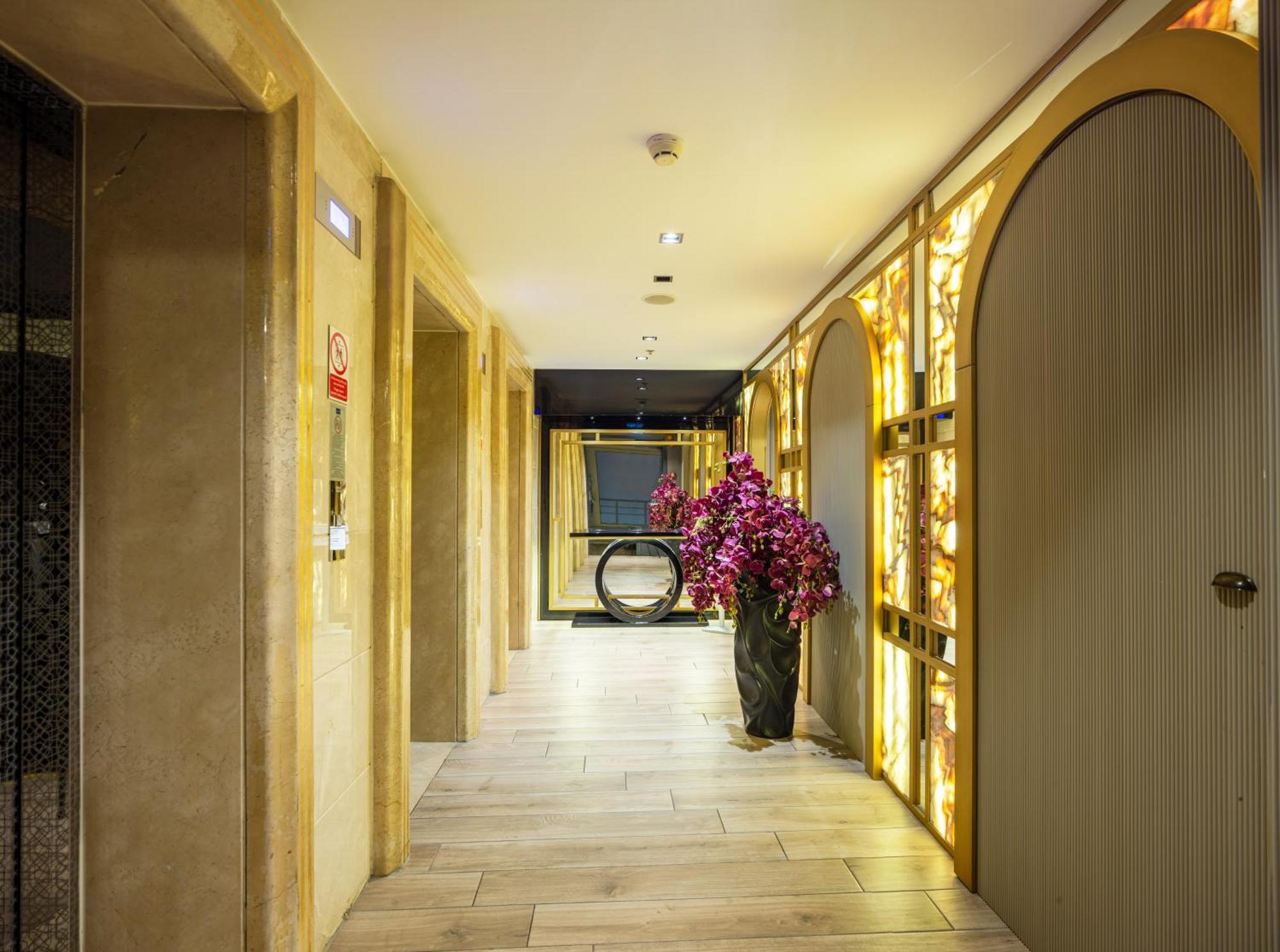 Doubletree By Hilton Izmir - Alsancak Esmirna Exterior foto