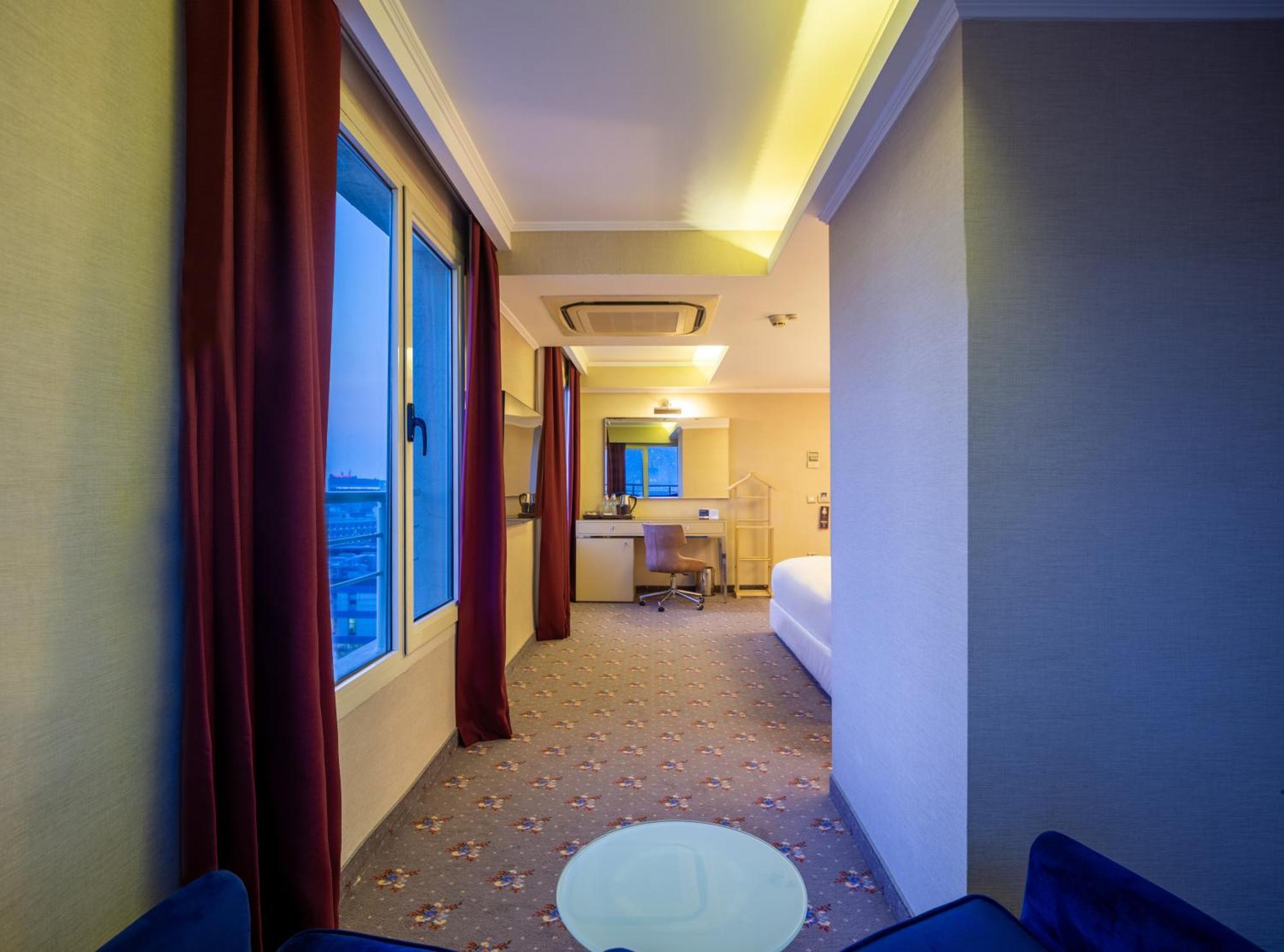 Doubletree By Hilton Izmir - Alsancak Esmirna Exterior foto