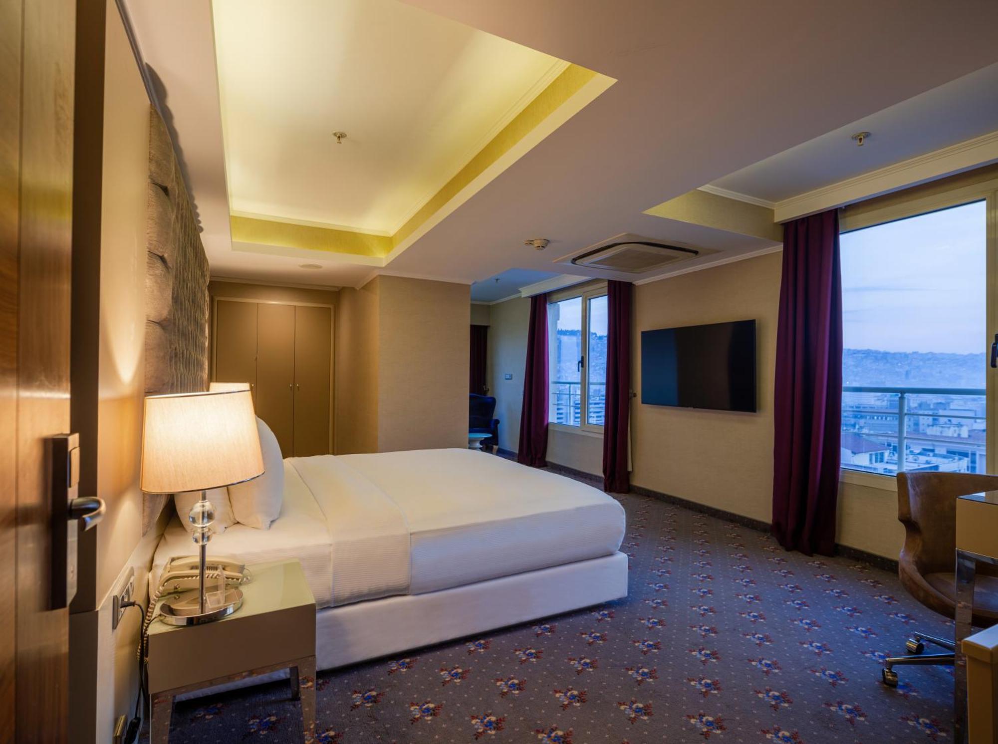 Doubletree By Hilton Izmir - Alsancak Esmirna Exterior foto