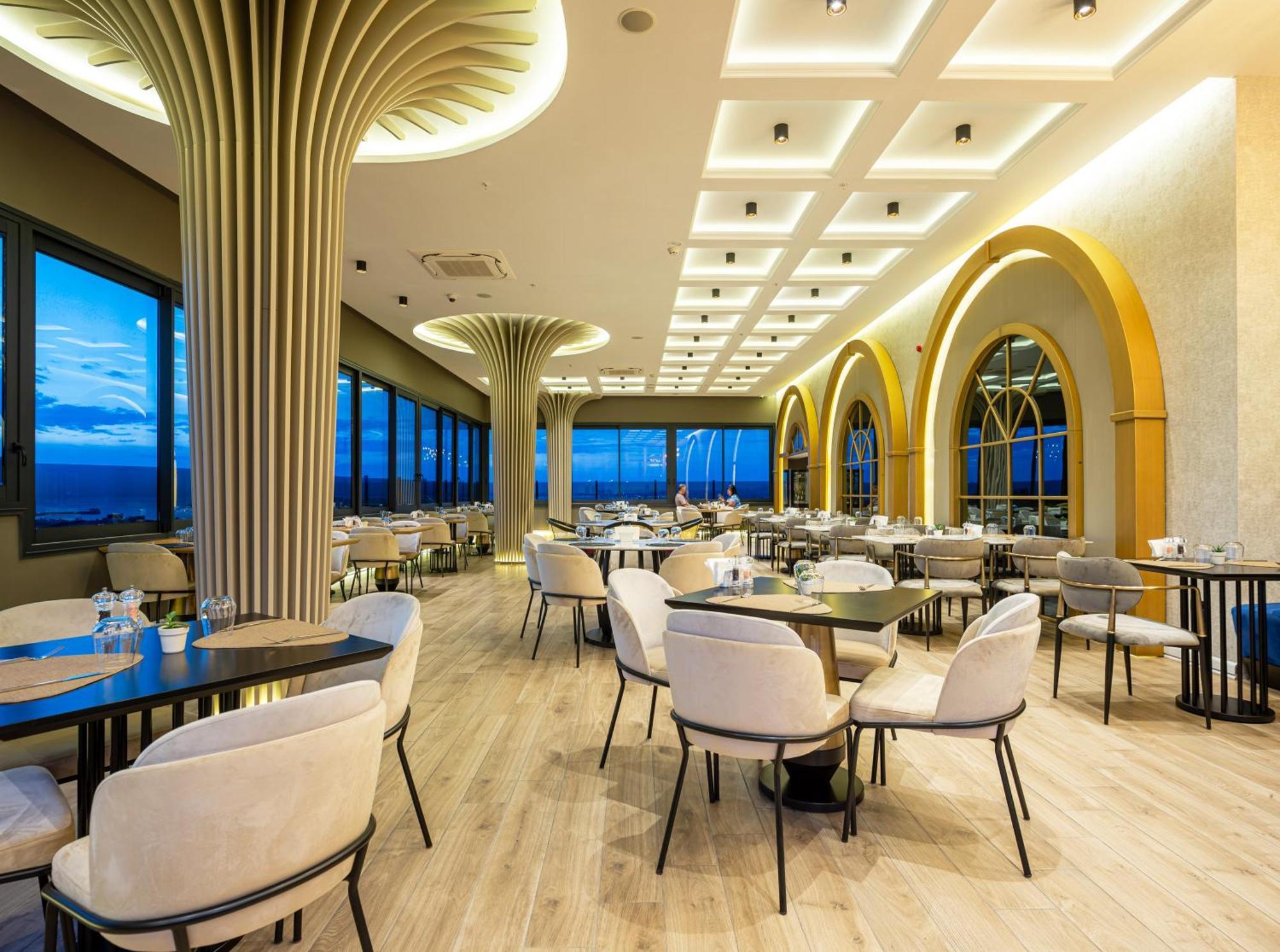 Doubletree By Hilton Izmir - Alsancak Esmirna Exterior foto