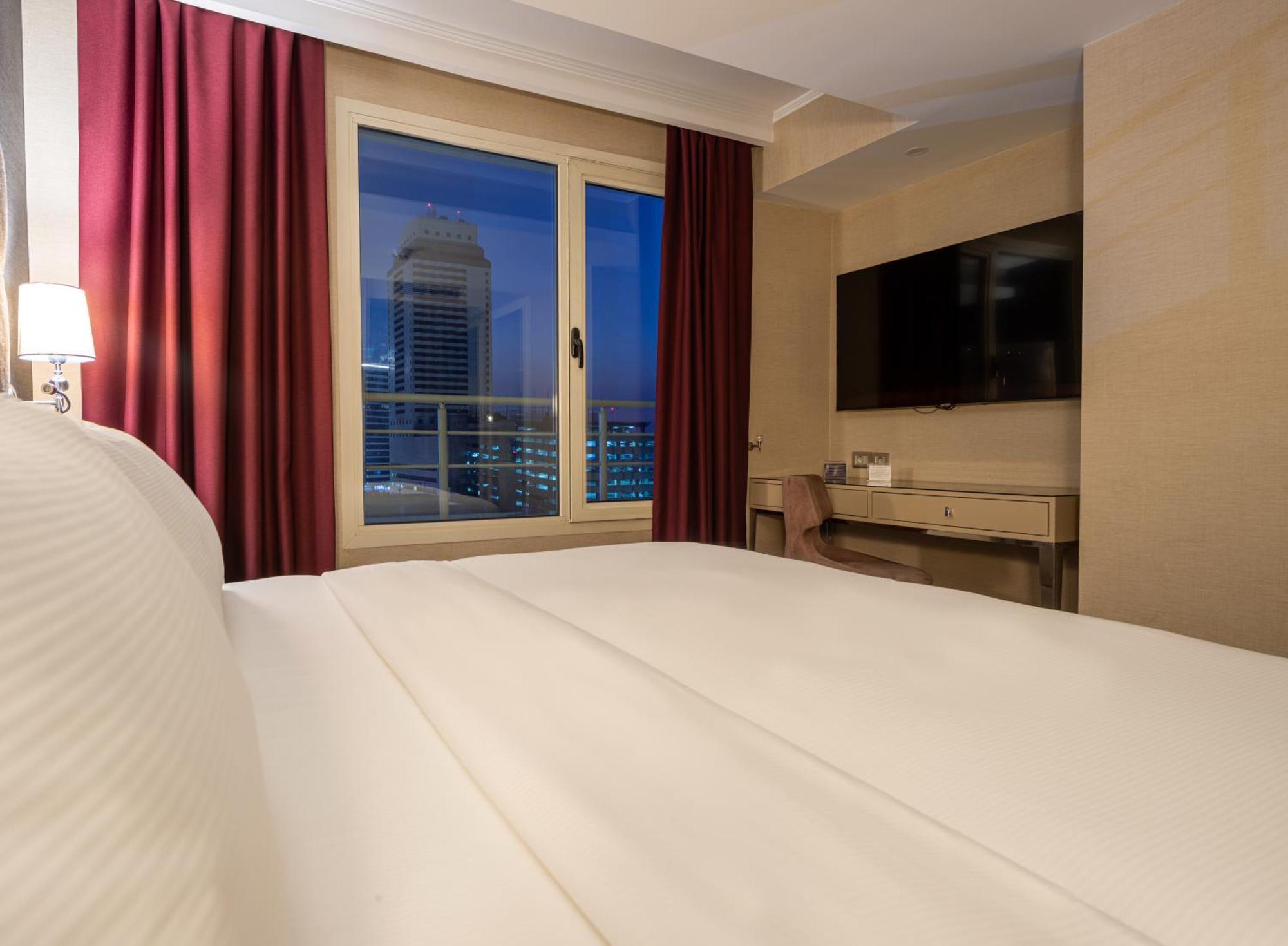 Doubletree By Hilton Izmir - Alsancak Esmirna Exterior foto
