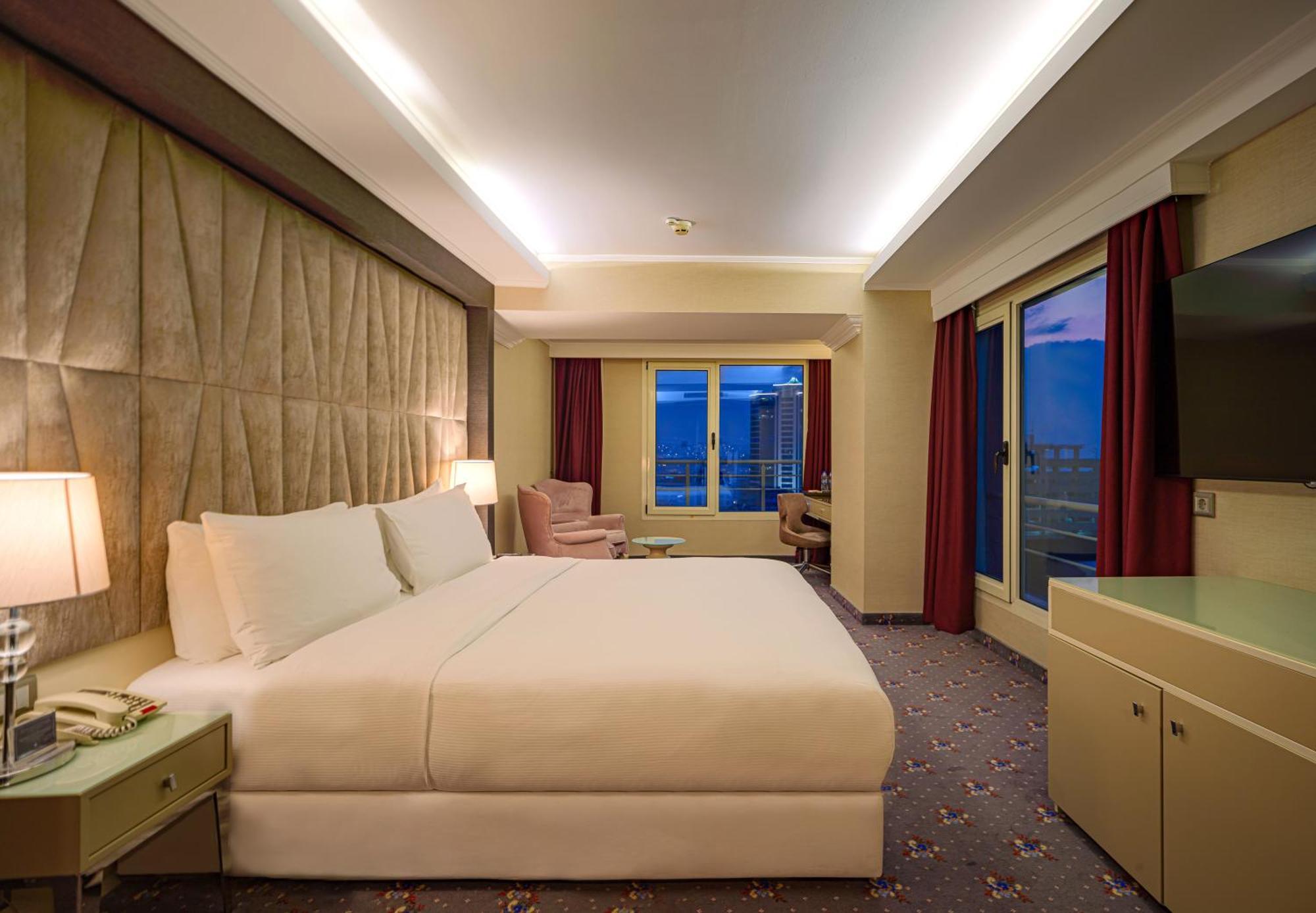 Doubletree By Hilton Izmir - Alsancak Esmirna Exterior foto