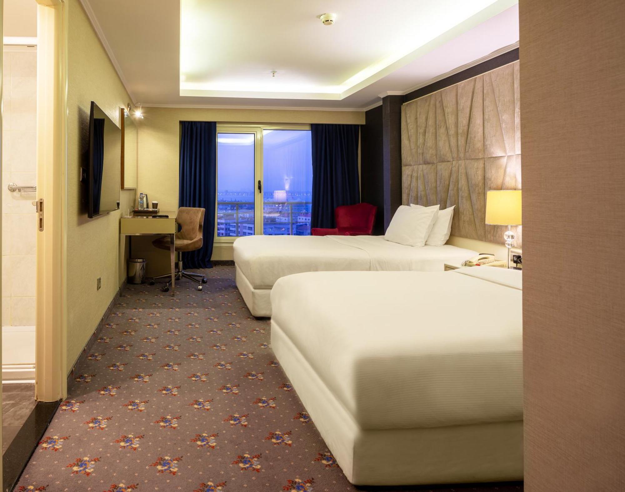 Doubletree By Hilton Izmir - Alsancak Esmirna Exterior foto