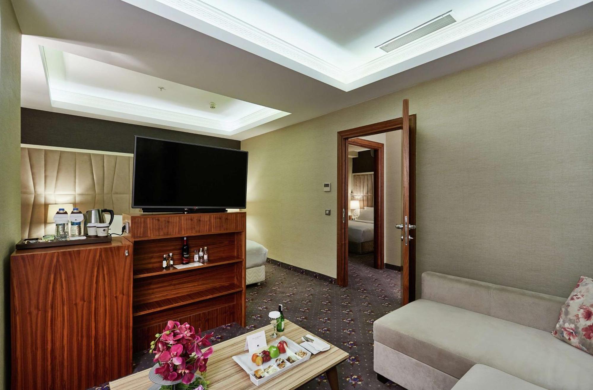 Doubletree By Hilton Izmir - Alsancak Esmirna Exterior foto