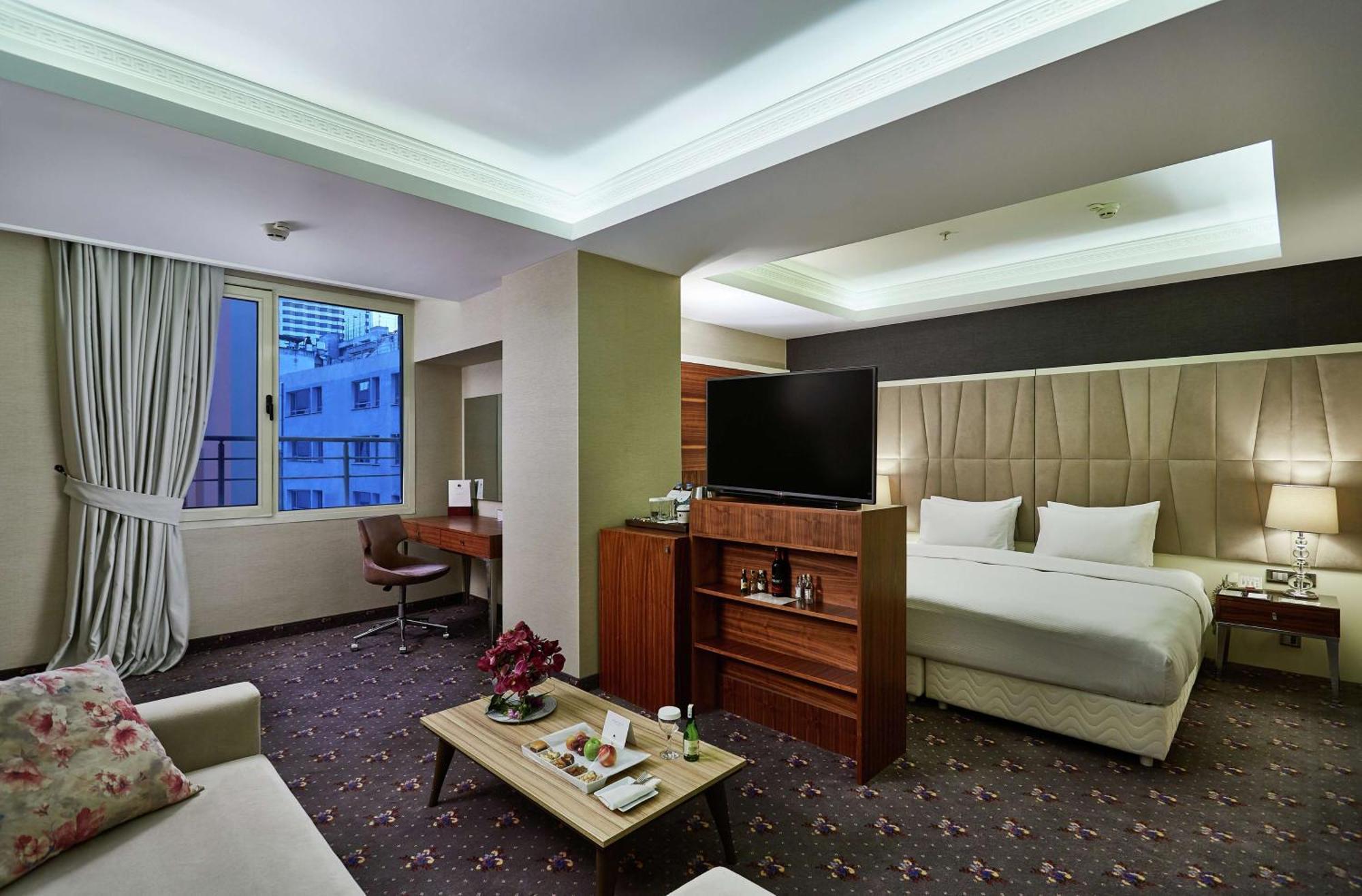 Doubletree By Hilton Izmir - Alsancak Esmirna Exterior foto