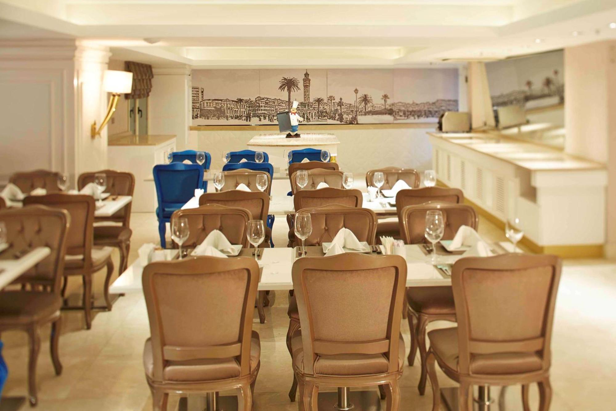 Doubletree By Hilton Izmir - Alsancak Esmirna Exterior foto
