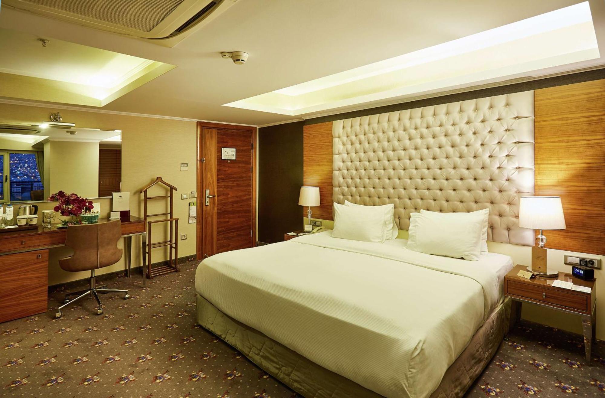 Doubletree By Hilton Izmir - Alsancak Esmirna Exterior foto