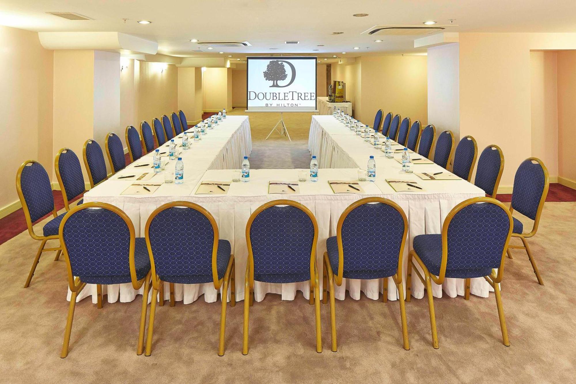 Doubletree By Hilton Izmir - Alsancak Esmirna Exterior foto