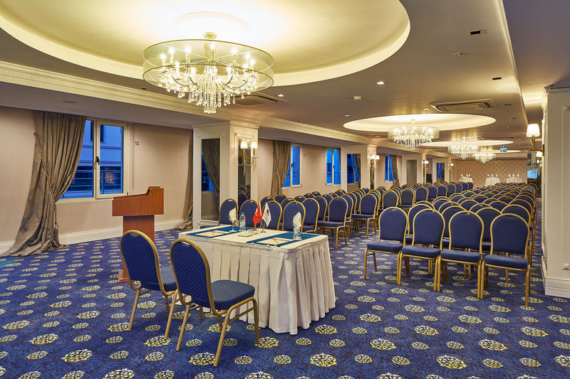 Doubletree By Hilton Izmir - Alsancak Esmirna Exterior foto