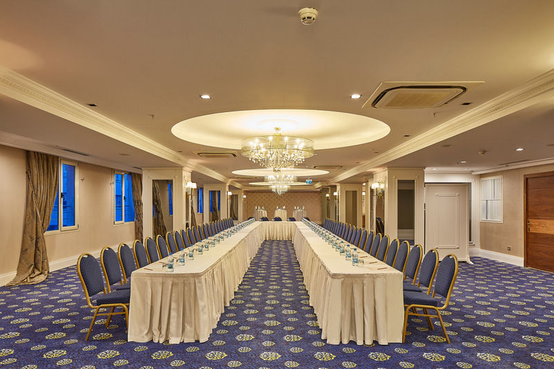 Doubletree By Hilton Izmir - Alsancak Esmirna Exterior foto