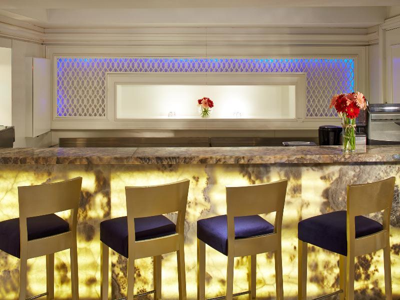 Doubletree By Hilton Izmir - Alsancak Esmirna Exterior foto